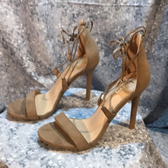 Women’s Lulu’s Size 7.5 Tan Fabric One Band 4” Heel Sandals with Ties - Picture 5 of 9